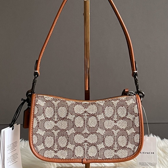 CG169 - Coach Swinger 20 in Signature Jacquard with Varsity Patches - Picture 9 of 12